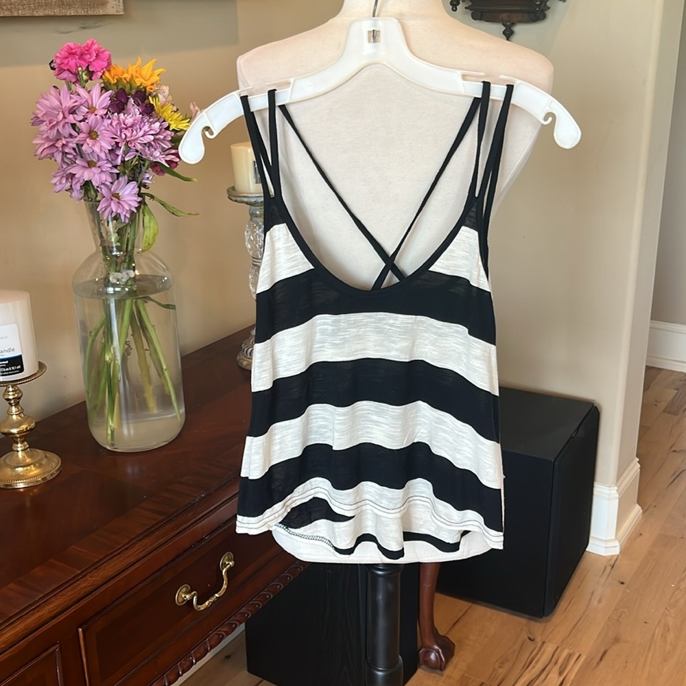 Black and White Striped Women's Flowy Tank Top NEW